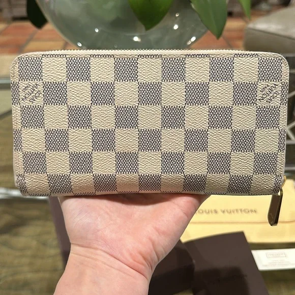 Louis Vuitton Damier Azur Zippy Wallet - Picture 4 of 12